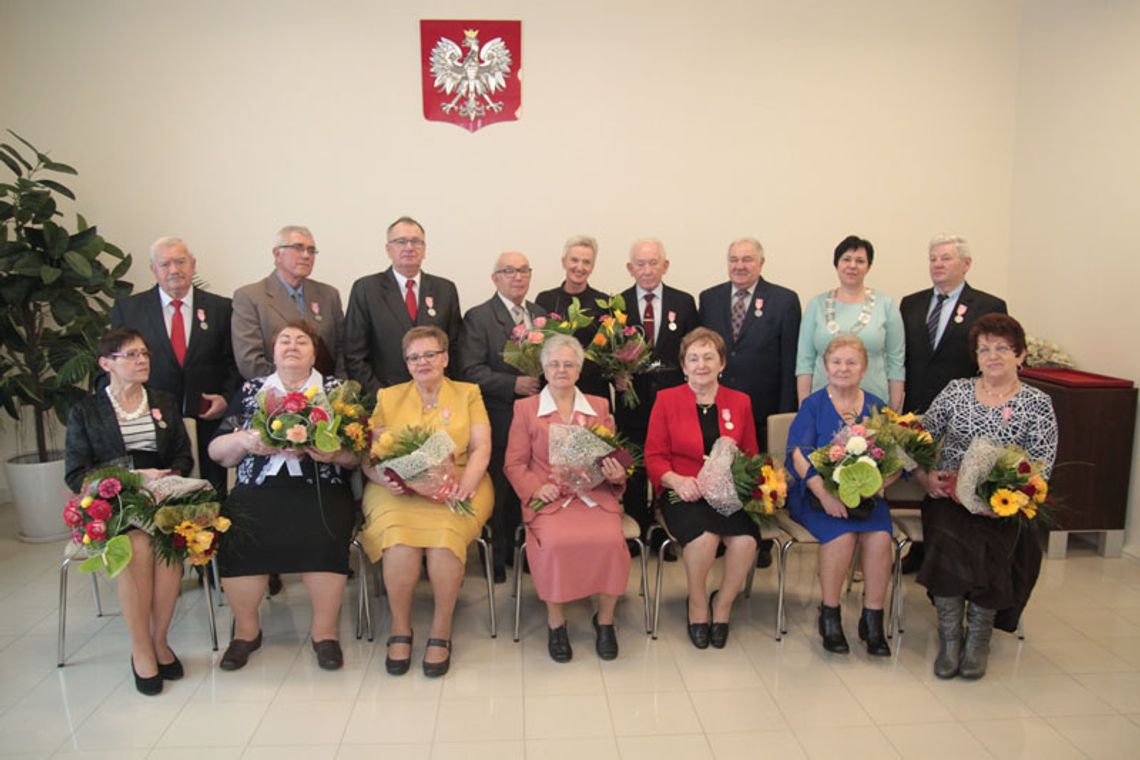 Kochają się już 50 lat. Wręczono medale za „Długoletnie pożycie małżeńskie”