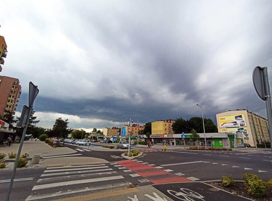 Kolejny dzień z prognozowanymi burzami. Meteorolodzy wydali ostrzeżenie