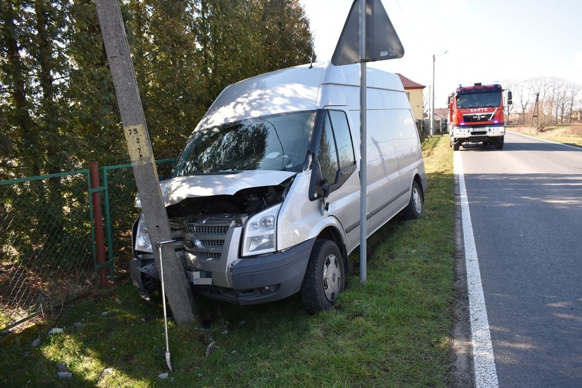 Kolizja dwóch samochodów dostawczych w Landzmierzu. Na miejscu straż pożarna i policja