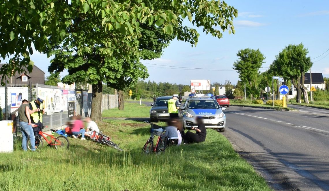 Kolizja na ulicy Gliwickiej. Kierowca osobówki zepchnął z drogi grupę rowerzystów