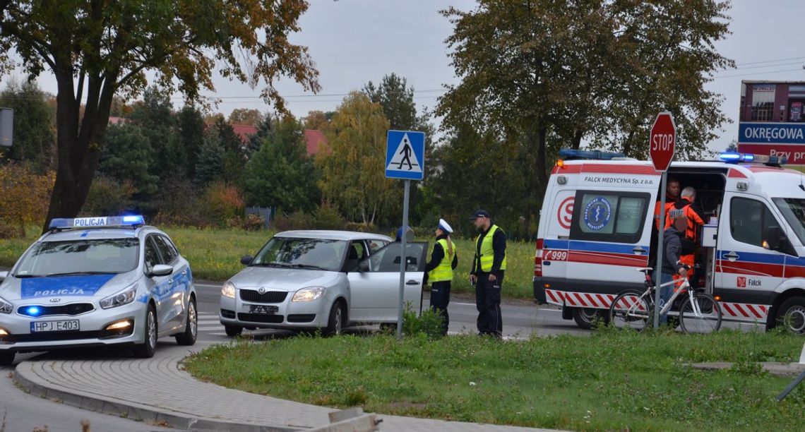 Kolizja na ulicy Głubczyckiej. Starsza kobieta wjechała w jadącego ścieżką rowerzystę