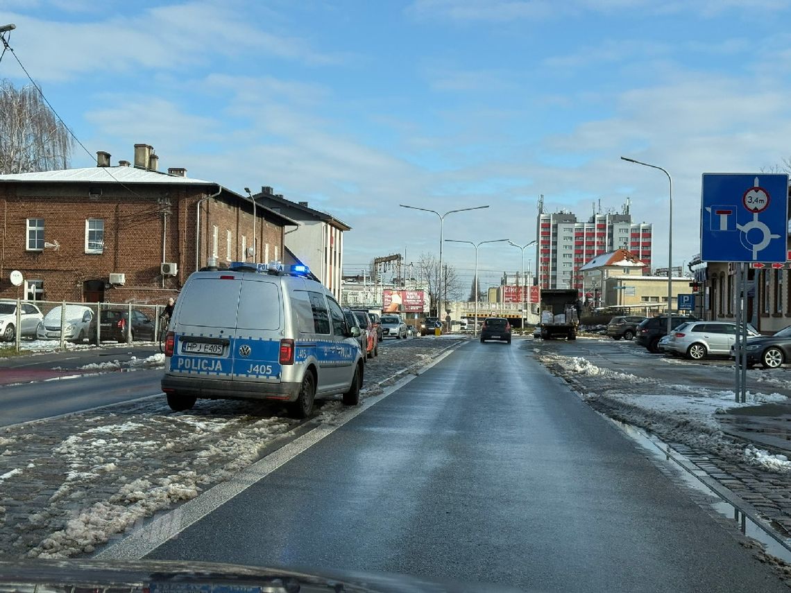 Kolizja trzech pojazdów na ul. Kozielskiej. Na miejscu pracuje policja Kolizja trzech pojazdów na ul. Kozielskiej. Na miejscu pracuje policja