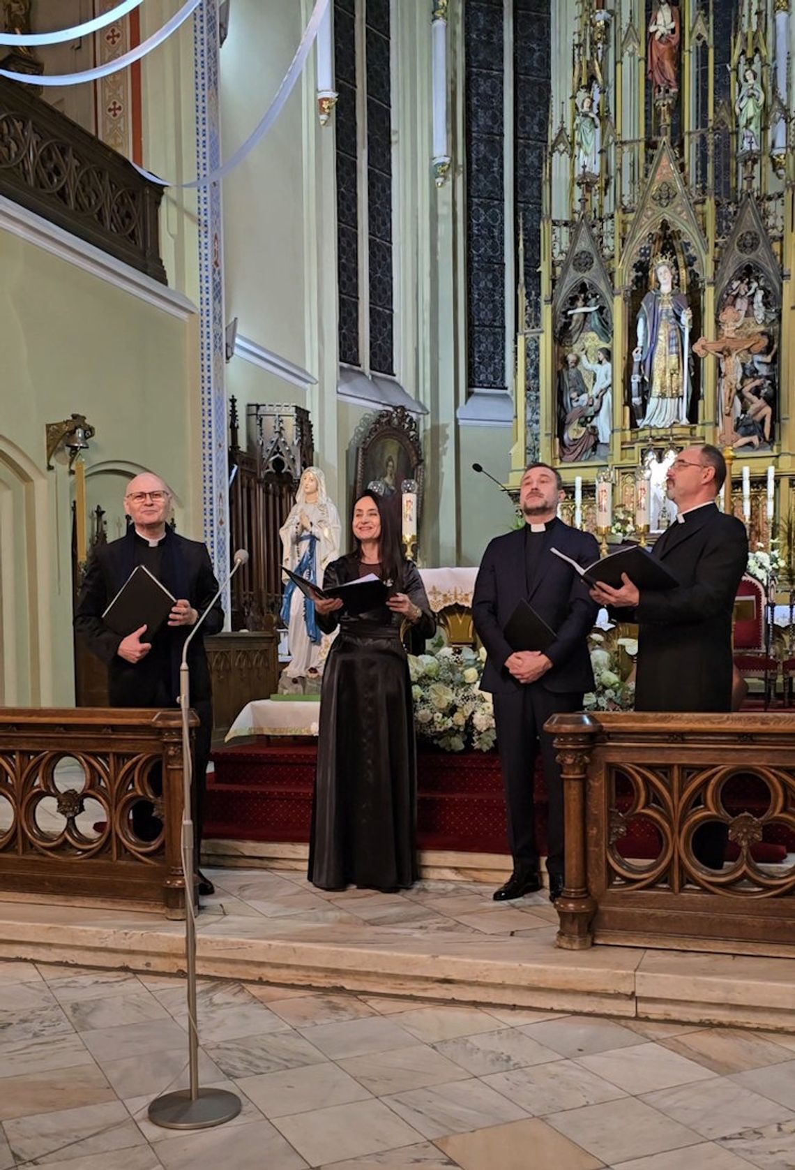 Koncert muzyki religijnej w kościele parafialnym w Sławięcicach. ZDJĘCIA Koncert muzyki religijnej w kościele parafialnym w Sławięcicach. ZDJĘCIA