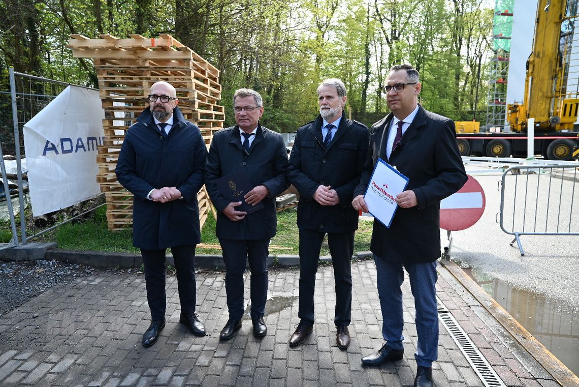 Inwestycja w zdrowie nabiera tempa. Konferencja o postępach prac w kozielskim szpitalu