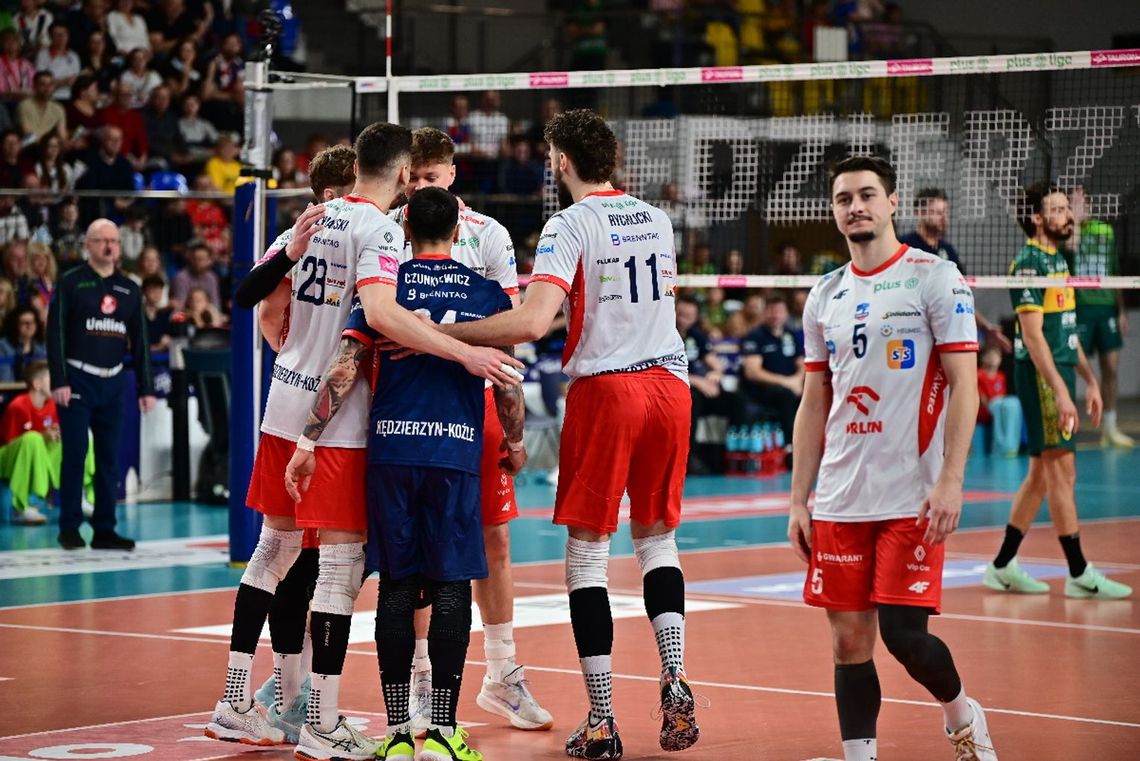 Koniec marzeń ZAKSY. Kędzierzynianie przegrali z Wartą Zawiercie i nie powalczą o medale PlusLigi Koniec marzeń ZAKSY. Kędzierzynianie przegrali z Wartą Zawiercie i nie powalczą o medale PlusLigi