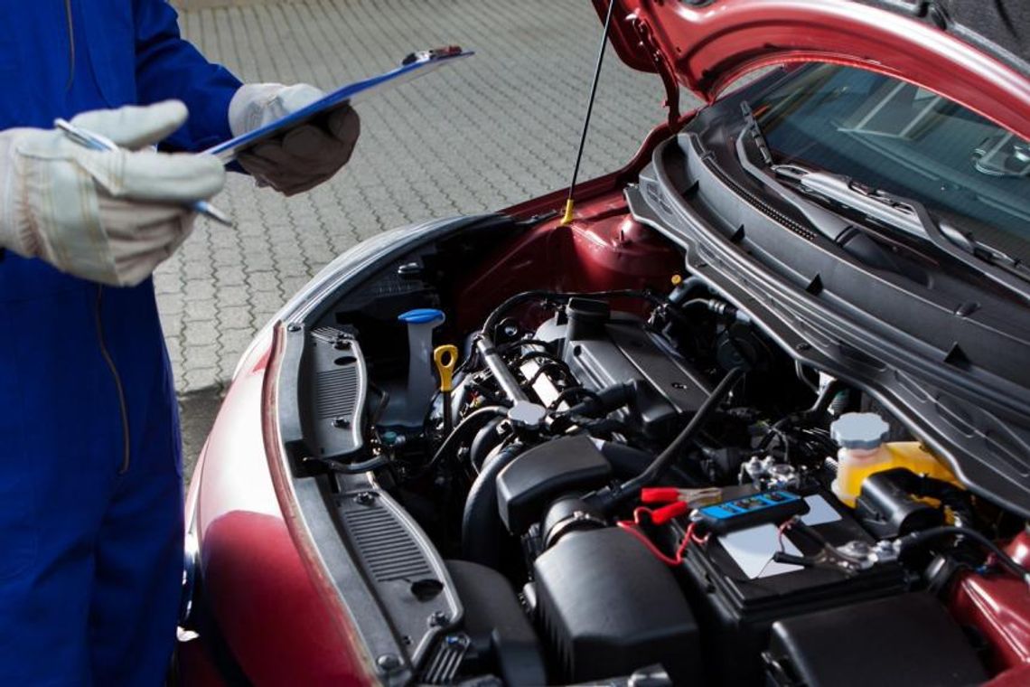 Kontrolka „check engine” – ignorować czy jechać do serwisu?