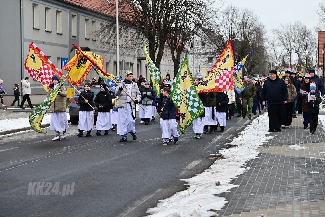 Korony, kolędy i wspólne świętowanie. Orszak Trzech Króli na Pogorzelcu