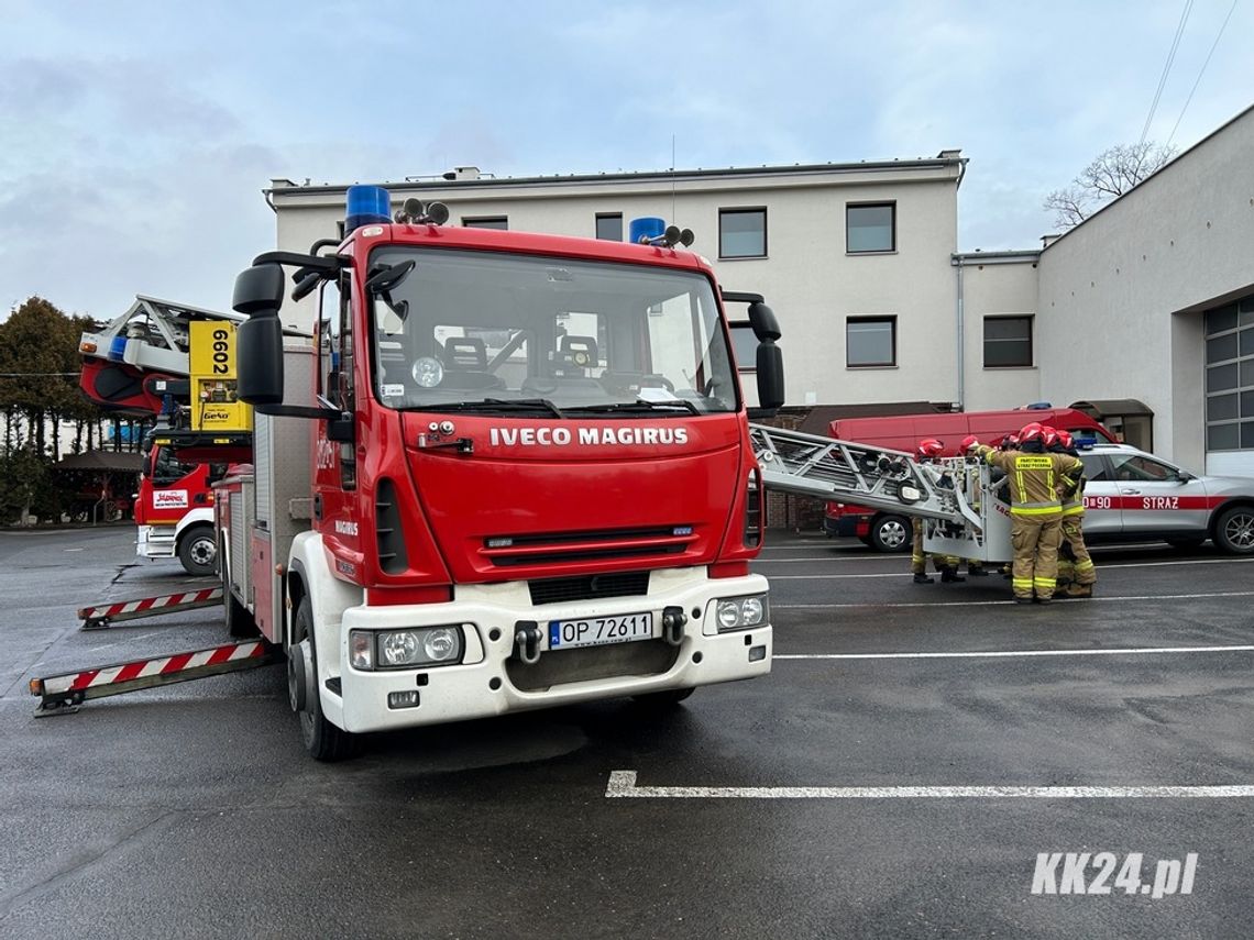 Kozielscy strażacy otrzymali autodrabinę z Opola. Trwa szkolenie operatorów