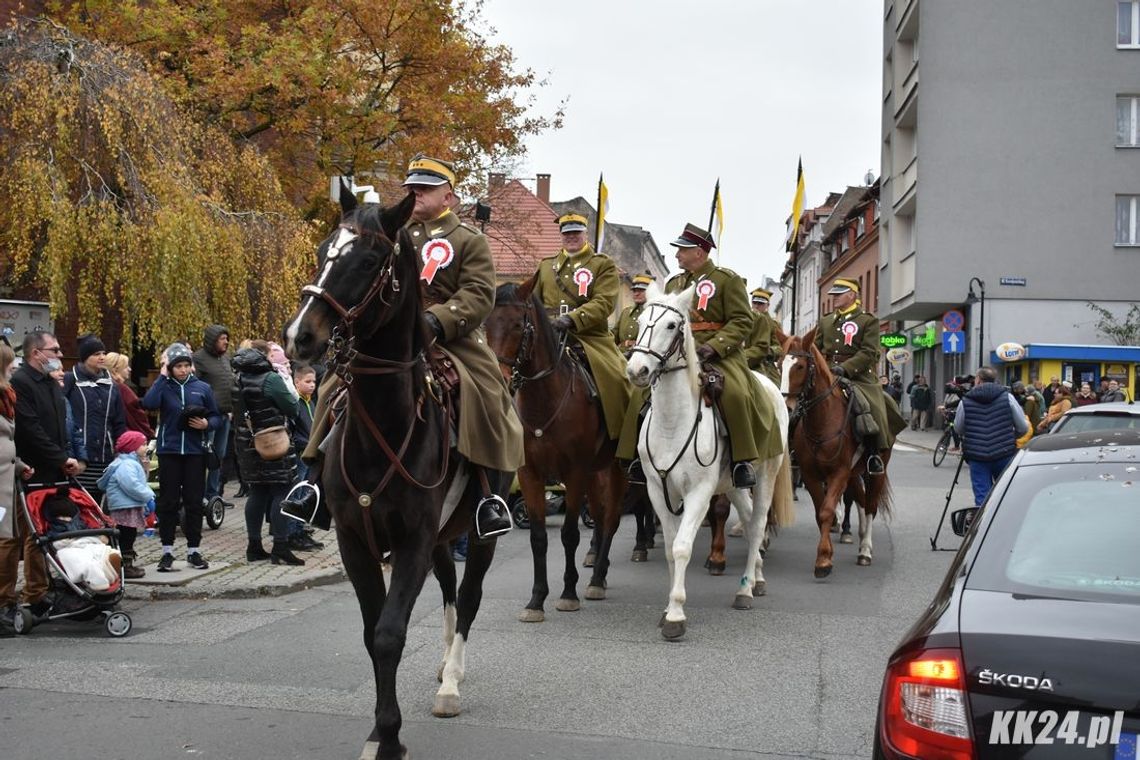 Kozielskie ulice przemierzyli ułani. Defilada w ramach Tygodnia Patriotycznego. ZDJĘCIA