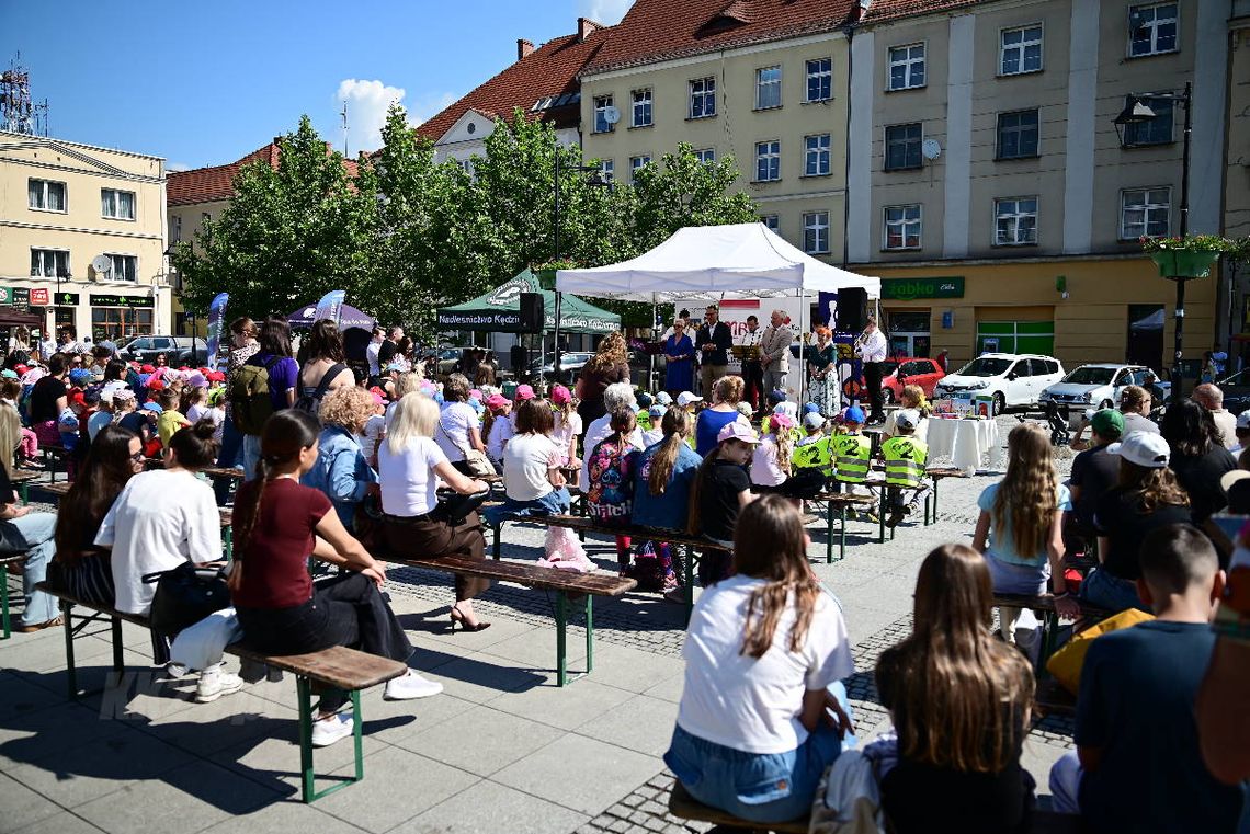 Kozielski rynek pełen literatury. Oficjalnie otwarto targi książki Kozielski rynek pełen literatury. Oficjalnie otwarto targi książki