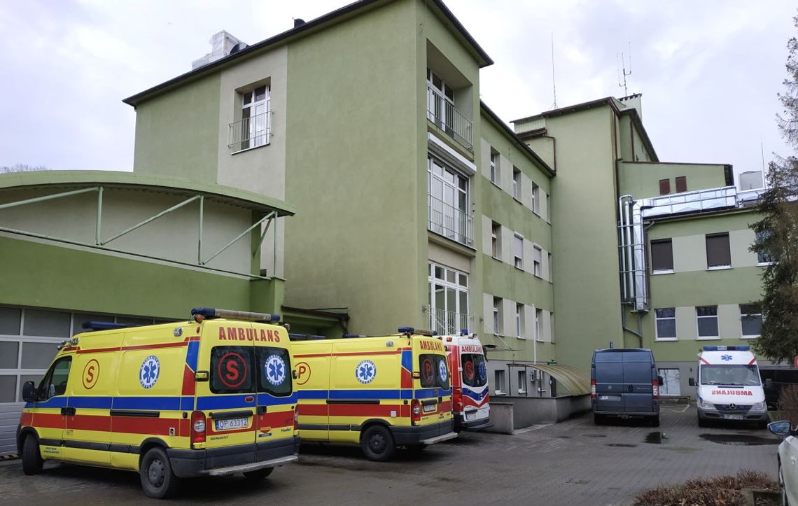 Liczba pacjentów w szpitalu w Koźlu przekroczyła 200. W czwartek w kraju ponad 35 tys. nowych zakażeń