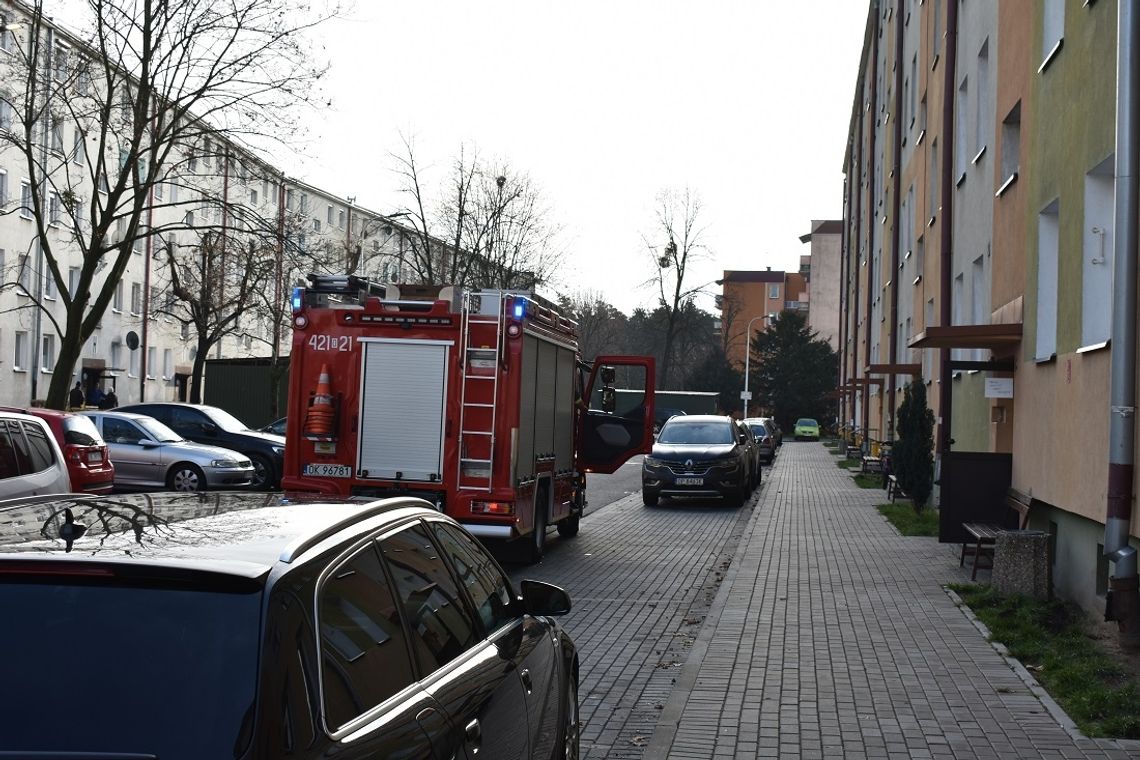 Lokatorka poczuła dym w mieszkaniu. Doszło do zwarcia instalacji elektrycznej