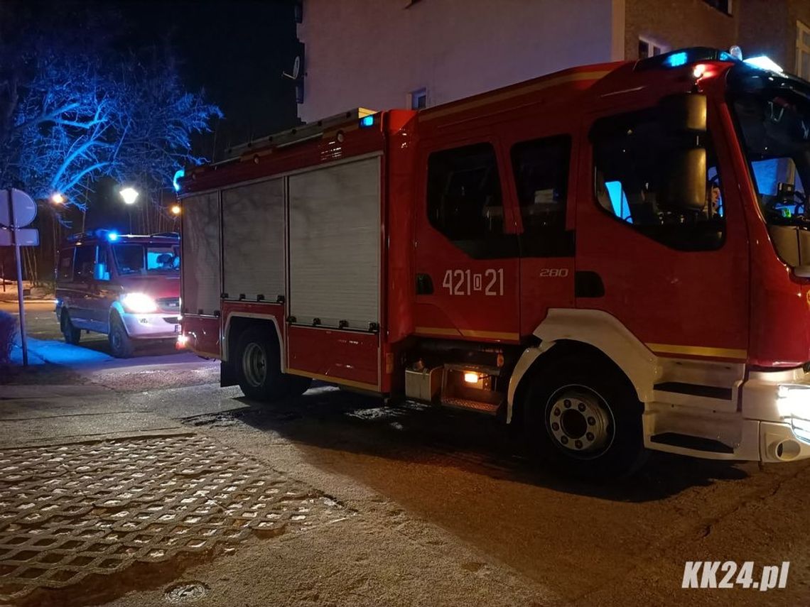 Lokatorów zaniepokoił chemiczny zapach w mieszkaniu. Straż pożarna w bloku przy ulicy Korfantego