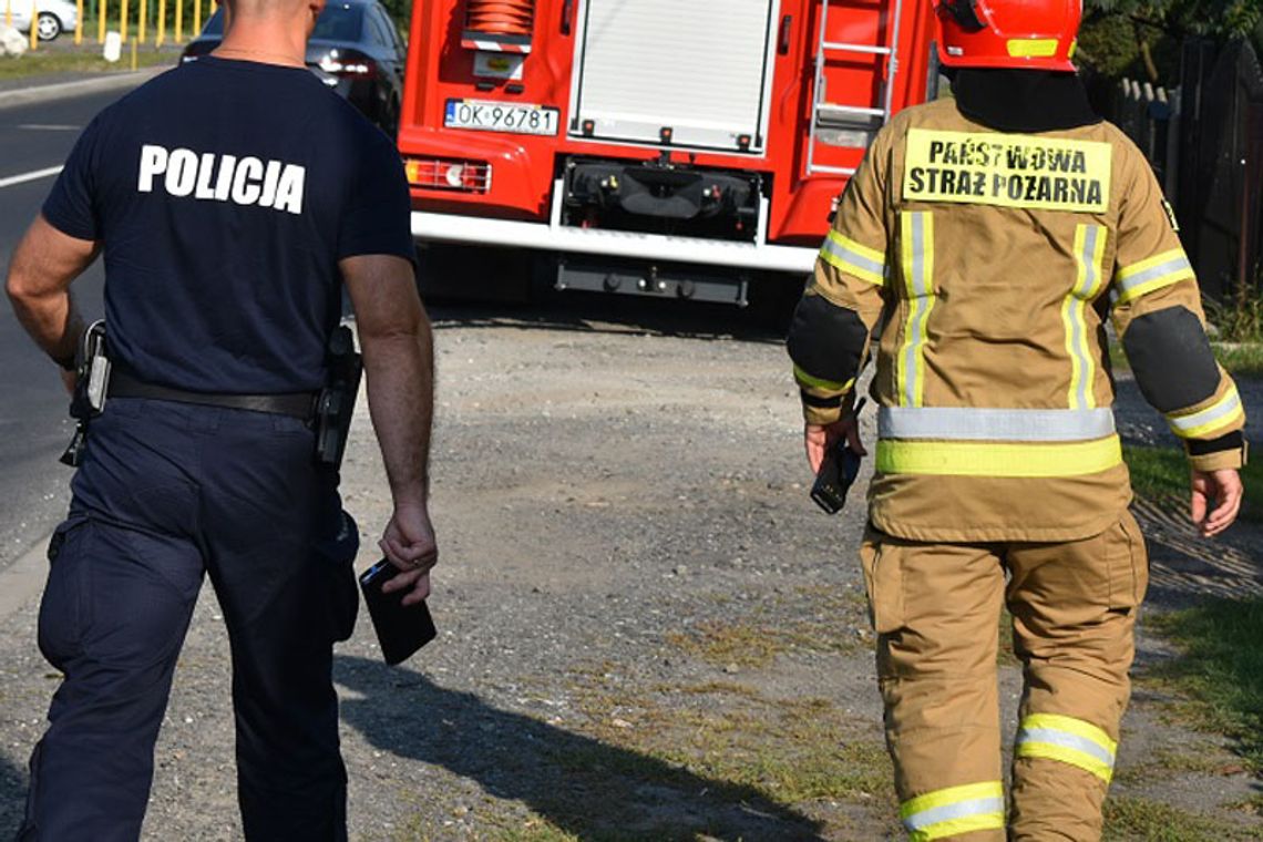 Mama zostawiła kluczyki, dziecko zatrzasnęło drzwi do samochodu. Akcja służb w Koźlu