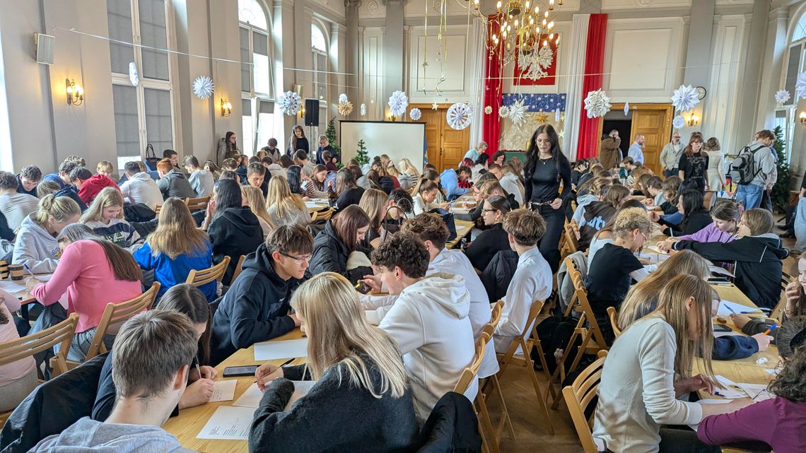 Maraton Pisania Listów w I LO. Uczniowie zjednoczeni, by pomóc innym Maraton Pisania Listów w I LO. Uczniowie zjednoczeni, by pomóc innym