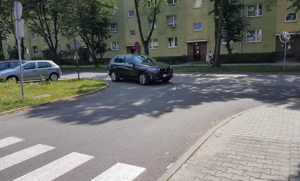 MATOŁKI: OSTatni parkuje na skrzyżowaniu