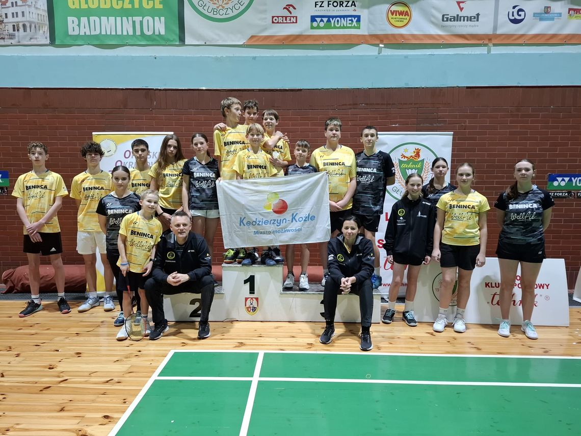 Medalowe żniwo badmintonistów UKS Beninca Feniks na krajowym turnieju w Głubczycach. ZDJĘCIA