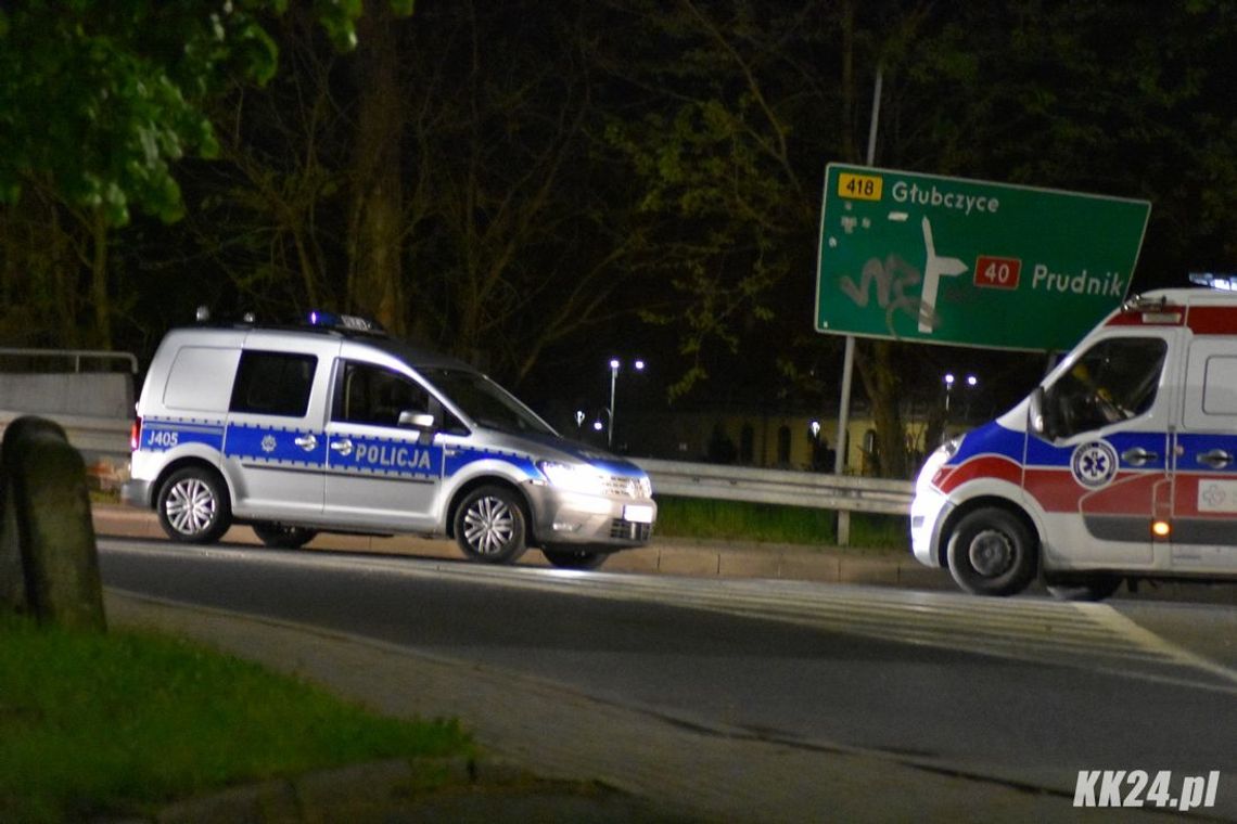 Mężczyzna, który chciał skoczyć z mostu, wydmuchał ponad 2,5 promila. Policjanci uratowali życie desperata