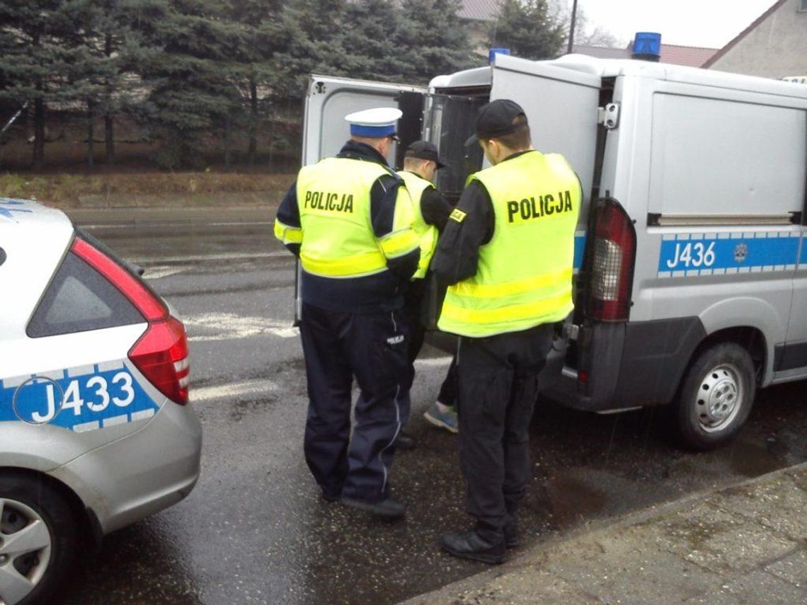 Mężczyzna, który zaczepiał dzieci przed szkołą, został zatrzymany przez policję