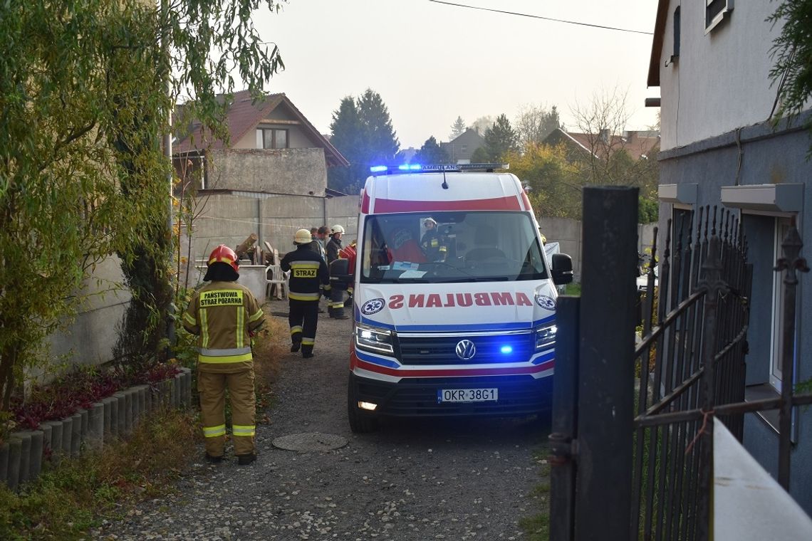 Mężczyzna z urazem głowy potrzebował pomocy - nie było wolnej karetki. Na pomoc ruszyła straż pożarna