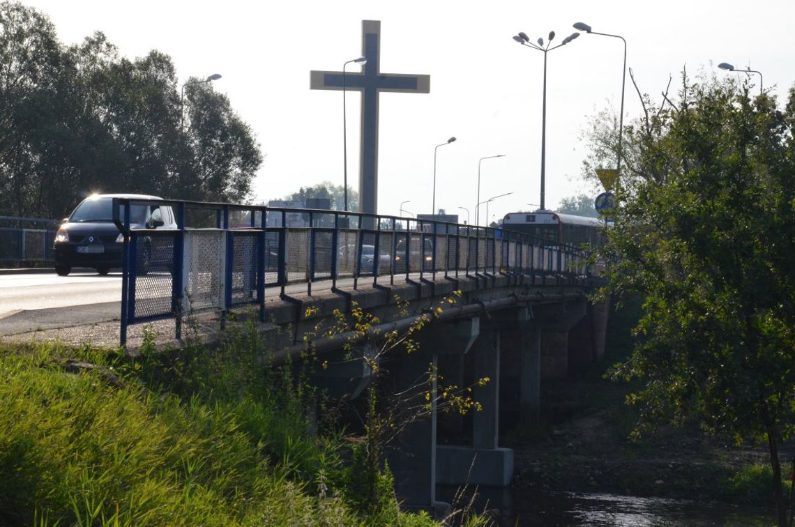 Miasto szuka firmy, która dokończy remont podpór mostu na Kłodnicy