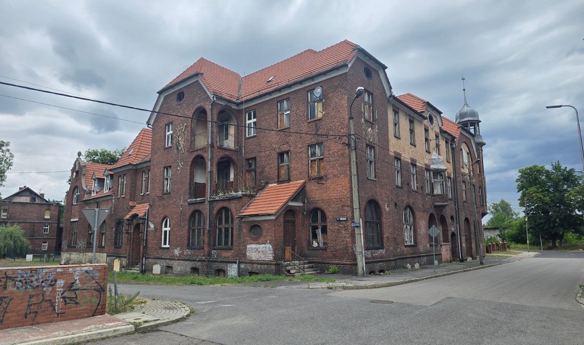 Miasto wystawiło zabytkową kamienicę w Porcie na sprzedaż. W dawnym hotelu mają powstać mieszkania Miasto wystawiło zabytkową kamienicę w Porcie na sprzedaż. W dawnym hotelu mają powstać mieszkania