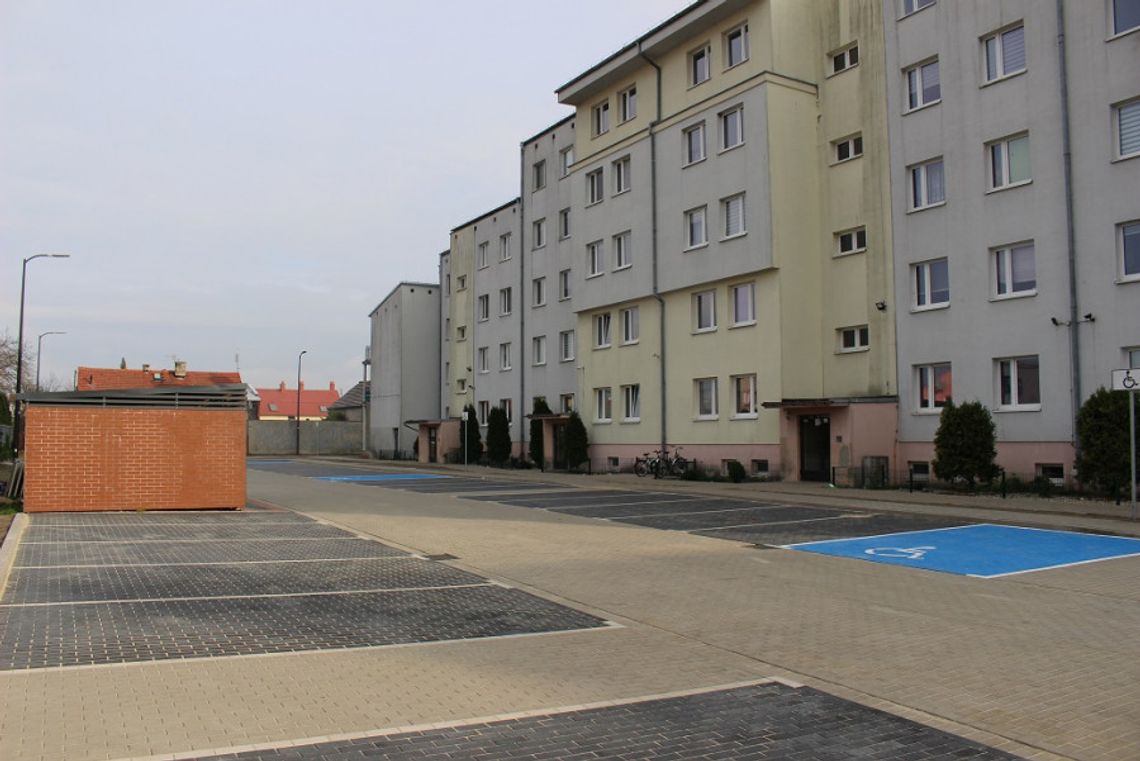 Miasto zakończyło modernizację parkingów przy ulicy Przechodniej. Trzy razy więcej miejsc