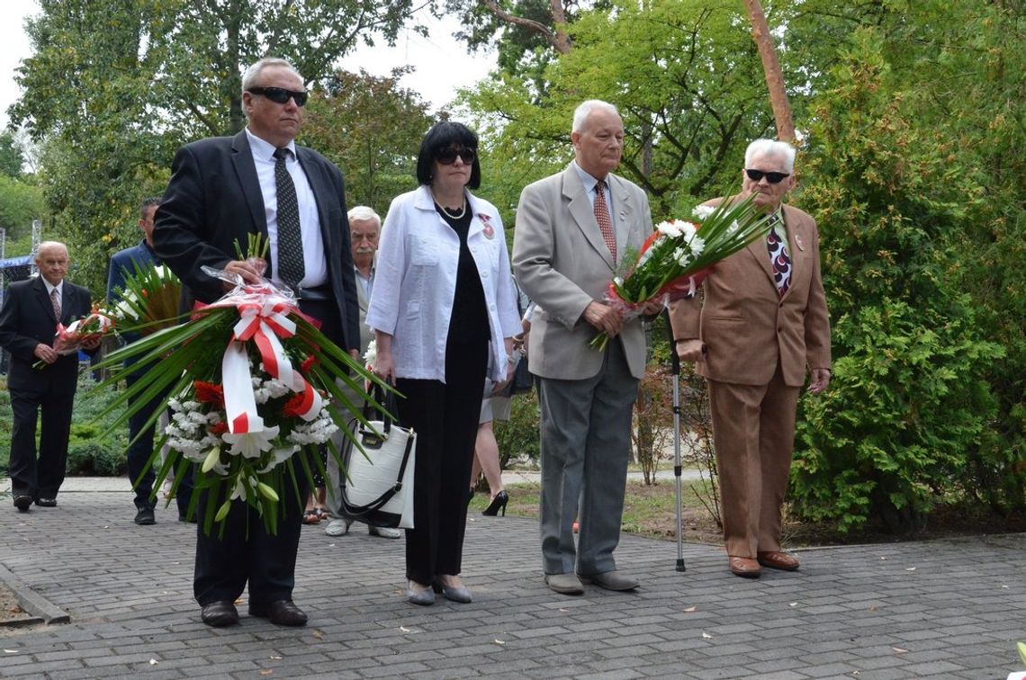 Mieszkańcy Kędzierzyna-Koźla oddali hołd ofiarom i walczącym w II wojnie światowej. FOTOREPORTAŻ