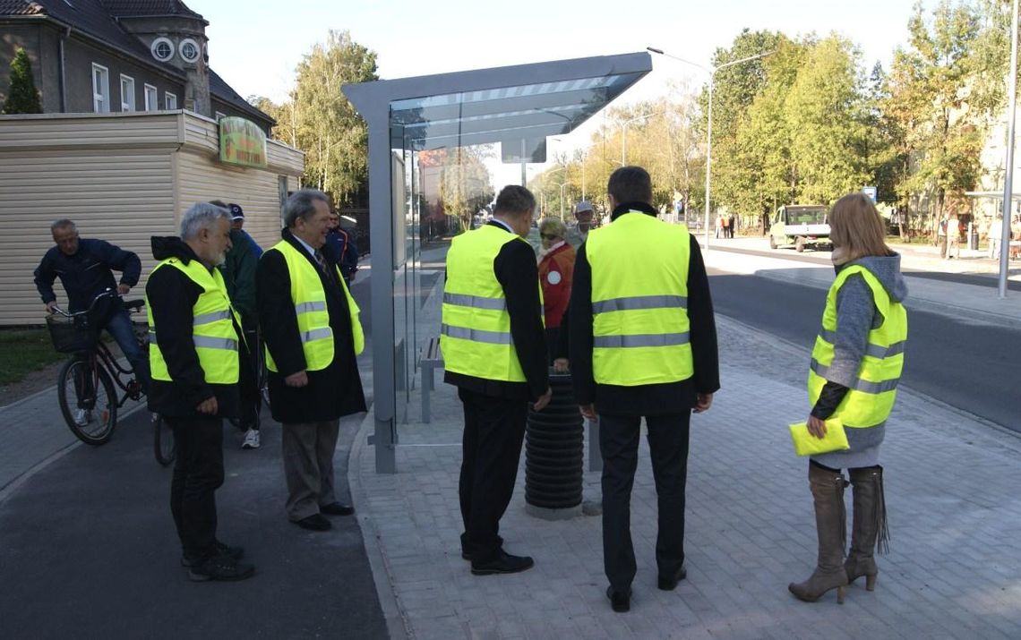 Mieszkańcy Kędzierzyna-Koźla skarżą się na brak koszy przy ulicy Kozielskiej