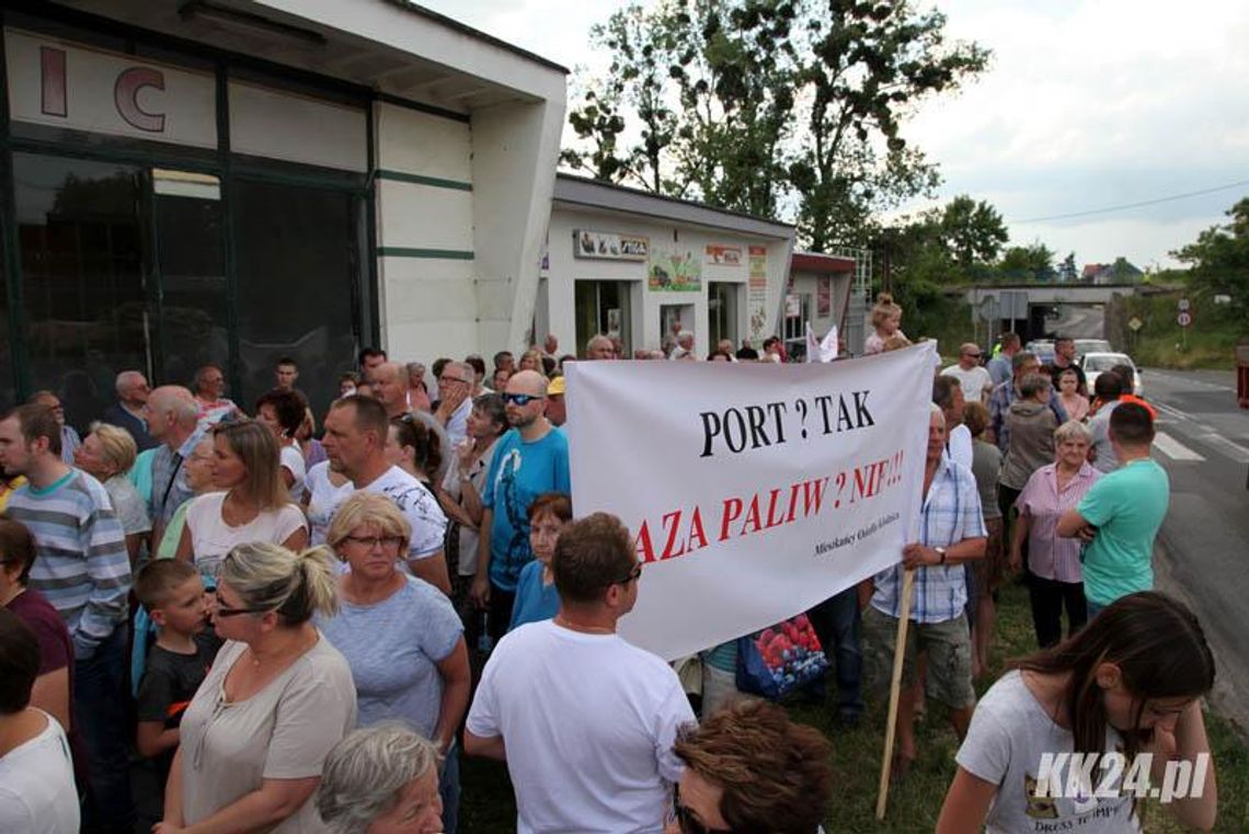 Mieszkańcy Kłodnicy wyszli na ulicę. Nie chcą inwestycji planowanej w porcie. FOTO. WIDEO