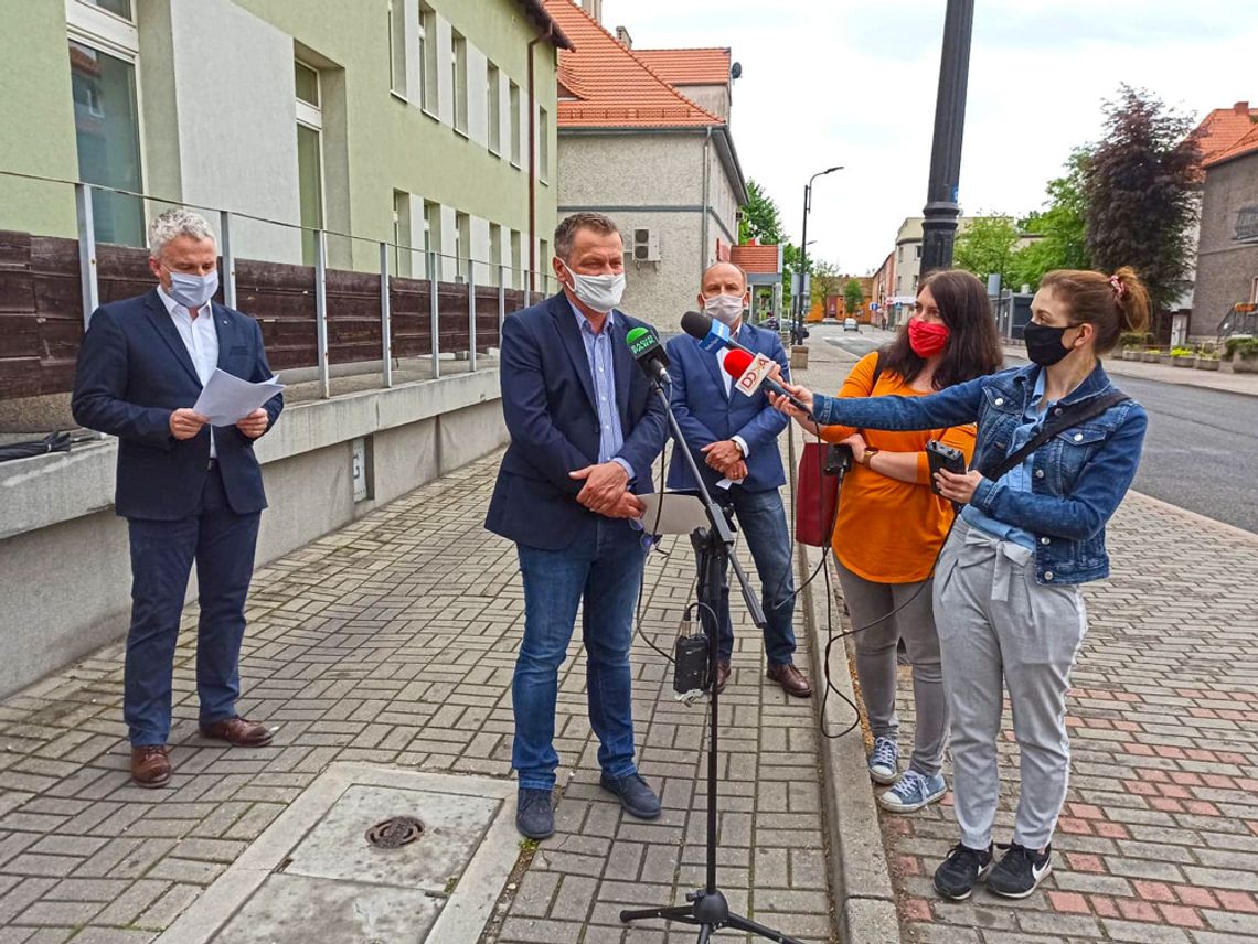 Mieszkańcy muszą odzyskać dostęp do szpitala. Konferencja senatora i samorządowców