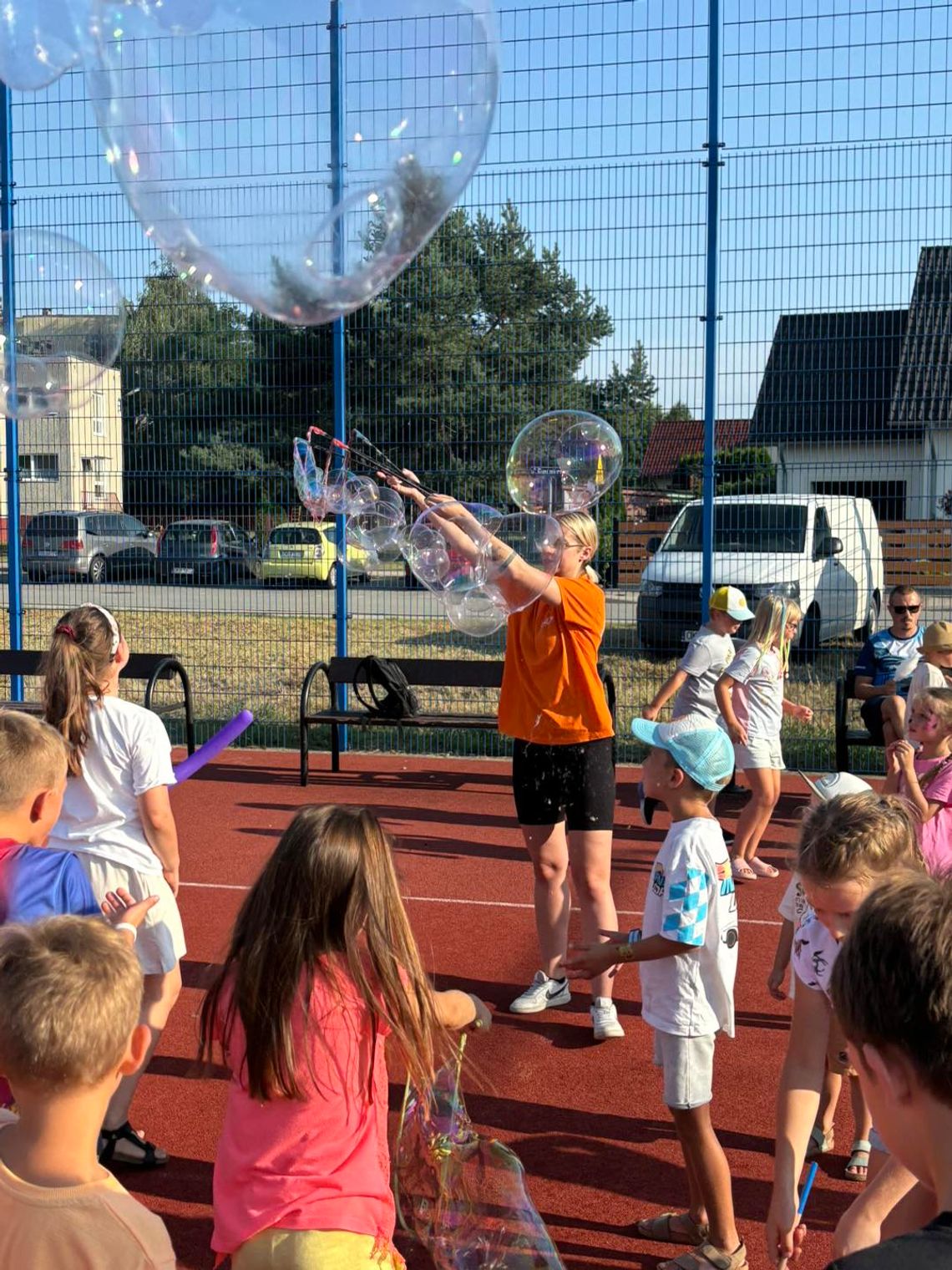 Mieszkańcy osiedla Zachód bawili się na wakacyjnym pikniku. ZDJĘCIA