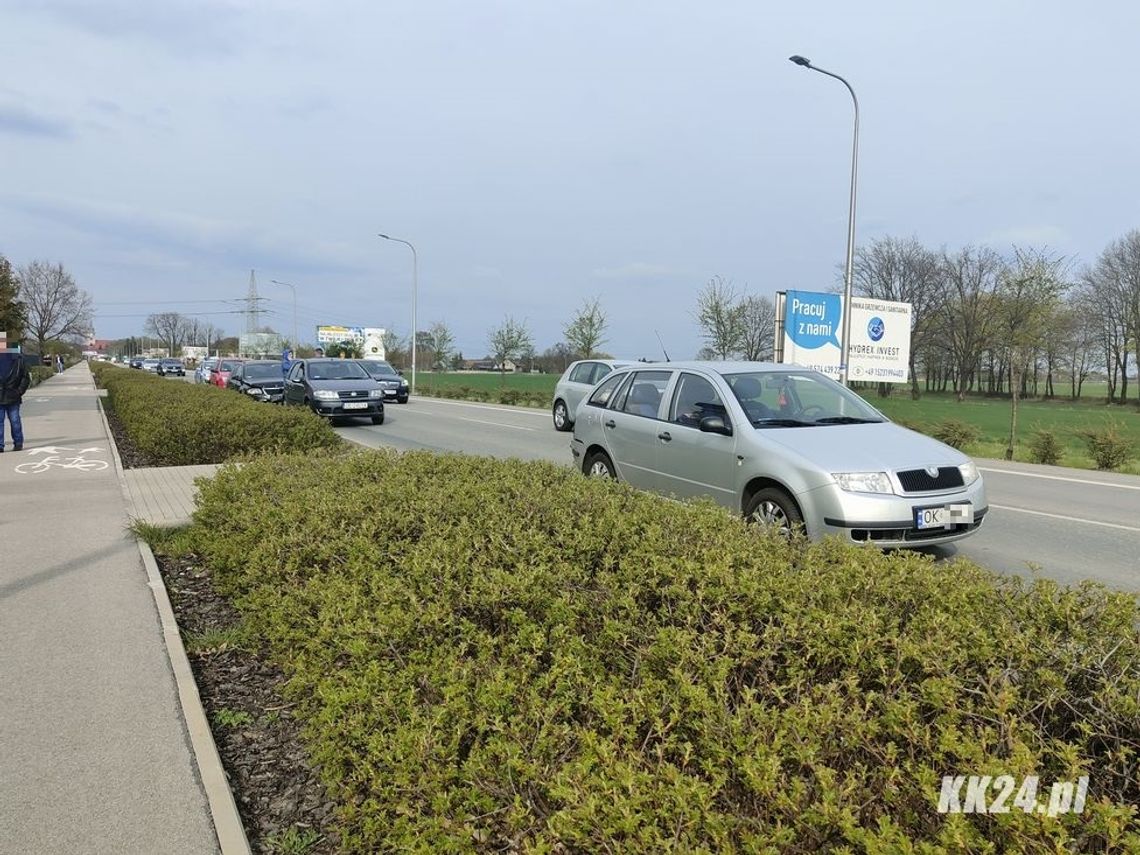 Mini karambol na ulicy Dunikowskiego. Zderzyły się trzy samochody