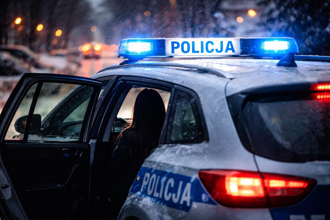 Młoda kobieta poszukiwana przez sąd w Kędzierzynie-Koźlu sama wezwała do siebie policję. Została zatrzymana Młoda kobieta poszukiwana przez sąd w Kędzierzynie-Koźlu sama wezwała do siebie policję. Została zatrzymana