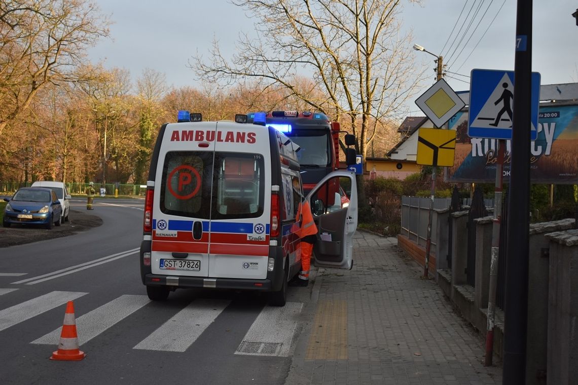 Młoda kobieta zatruła się tlenkiem węgla. Pogotowie zabrało ją do szpitala