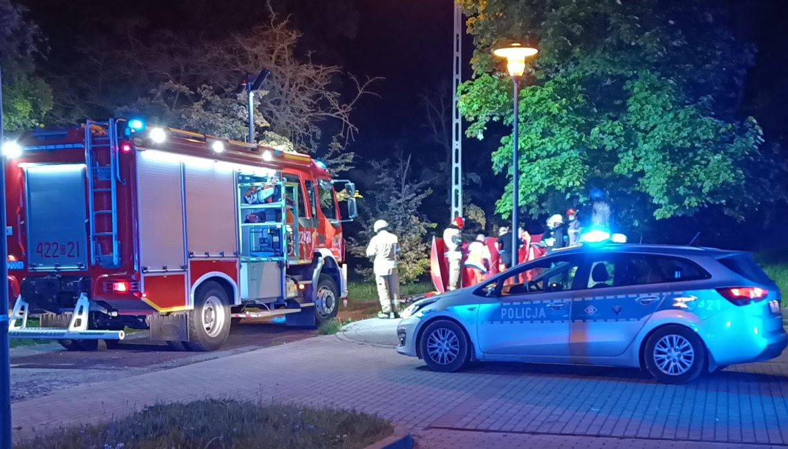 Młody mężczyzna powiesił się na latarni ulicznej. Mimo reanimacji nie udało się go uratować