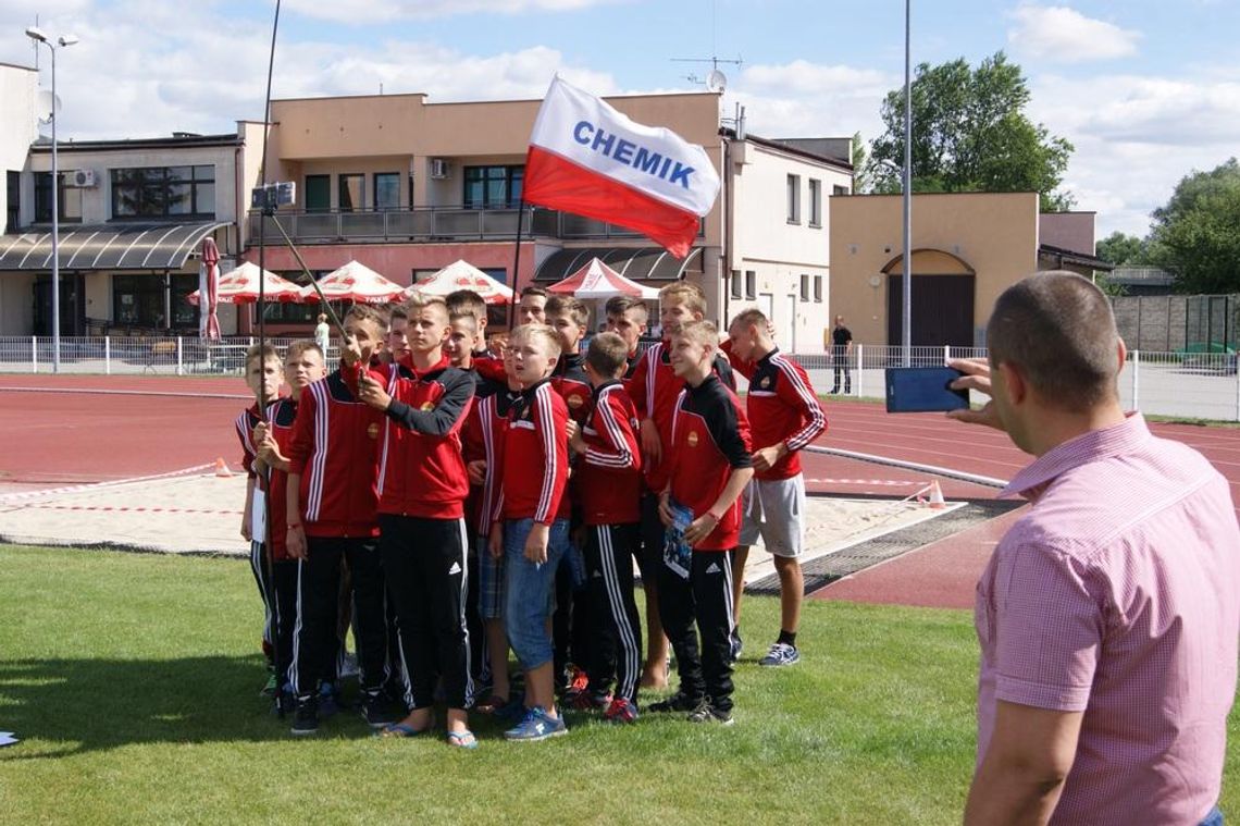 Młodzi Chemicy wrócili z Danii. Witali ich rodzice i działacze klubowi. ZDJĘCIA