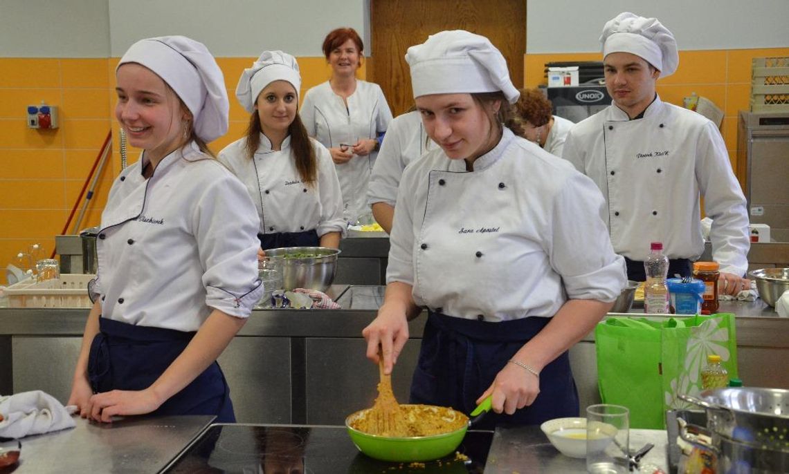 Młodzi gastronomicy z „Budowlanki” podnoszą swoje umiejętności na praktykach w Niemczech