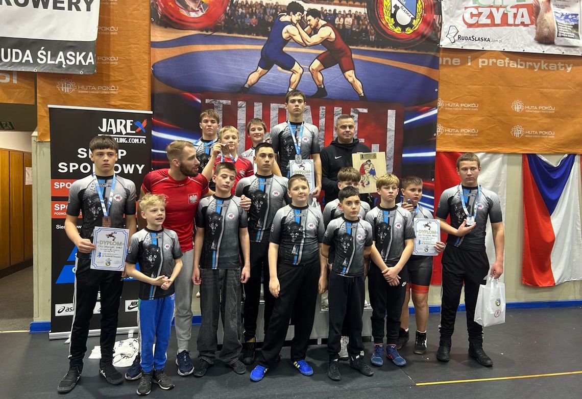 Młodzi zapaśnicy pokazali siłę. UKS Olimpijczyk na pudle międzynarodowego turnieju w Rudzie Śląskiej