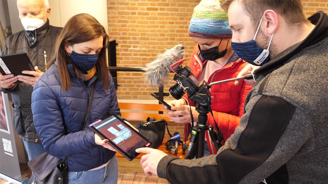 Mobilny przewodnik w Muzeum Ziemi Kozielskiej. Można pobrać go na telefon albo tablet. WIDEO