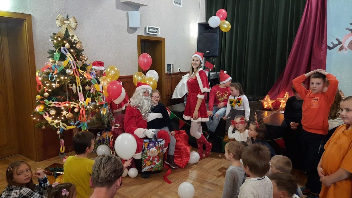 MOPS zorganizował spotkanie mikołajkowe dla dzieci z polskich i ukraińskich rodzin. ZDJĘCIA