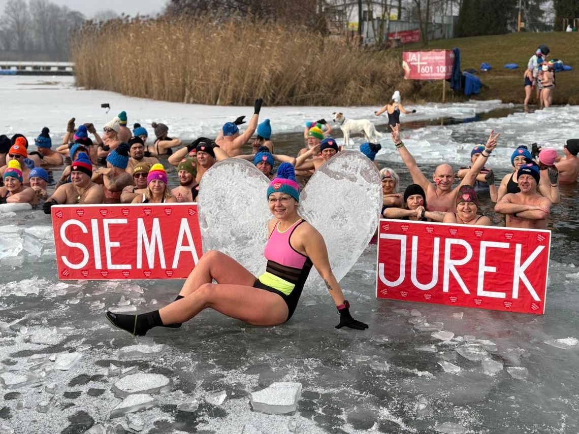 Morsy Dębowa zagrały razem z Wielką Orkiestrą Świątecznej Pomocy. Gorące serca i lodowata woda Morsy Dębowa zagrały razem z Wielką Orkiestrą Świątecznej Pomocy. Gorące serca i lodowata woda