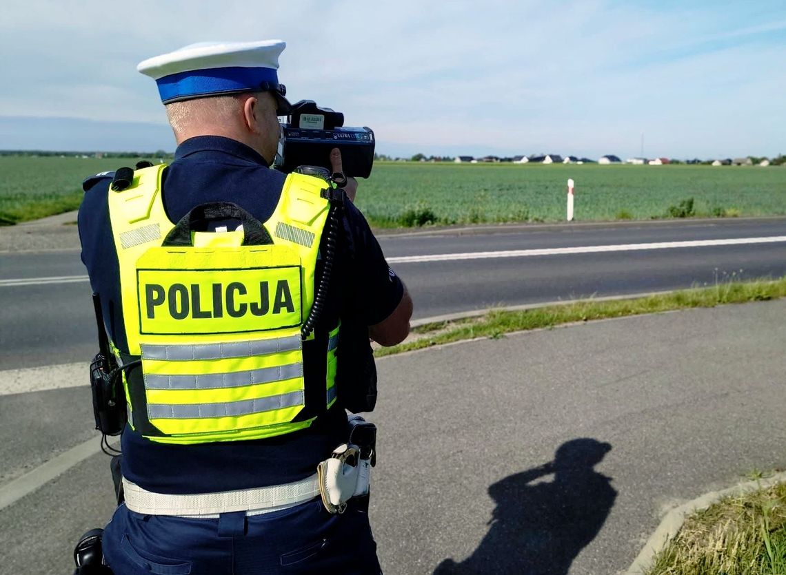 Motocyklista jechał z prędkością 108 km/h. Po kontroli policji stracił prawko na trzy miesiące