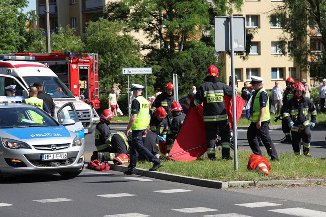 Motocyklista zderzył się z rowerzystą. Poważny wypadek w Kędzierzynie-Koźlu. ZDJĘCIA