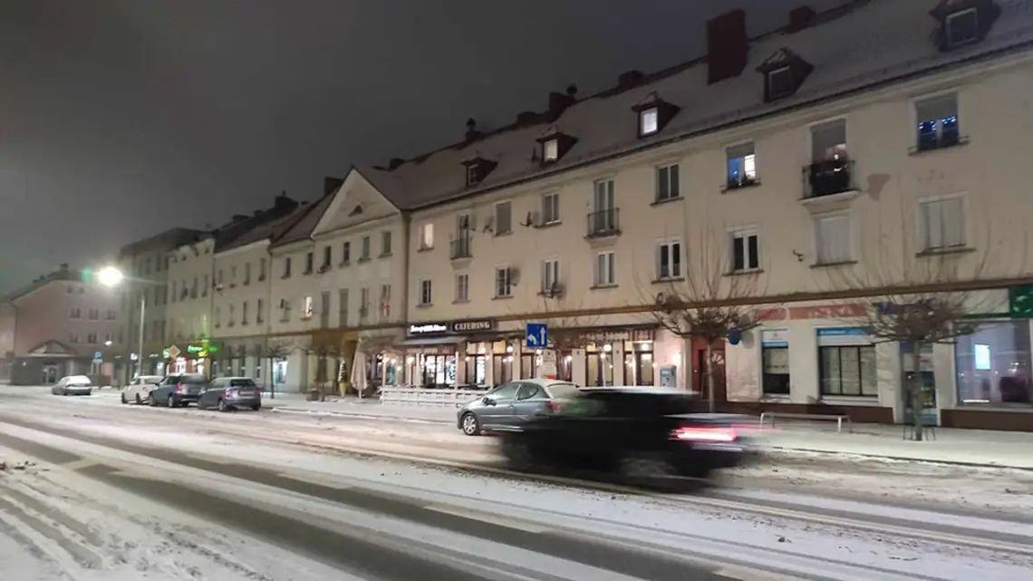 Możliwe oblodzenia na drogach i chodnikach. Synoptycy wydali ostrzeżenie dla naszego powiatu