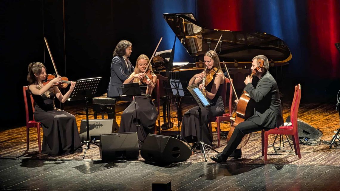 Muzyczna podróż od klasyki po metalowy pazur. Bracia Motyczyńscy i Caprone String Quartet w Domu Kultury „Chemik”