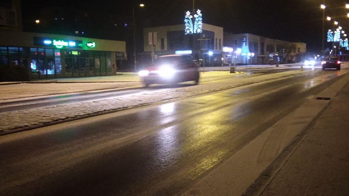 Na drogach i chodnikach pojawi się warstwa lodu. Ostrzeżenie meteorologiczne