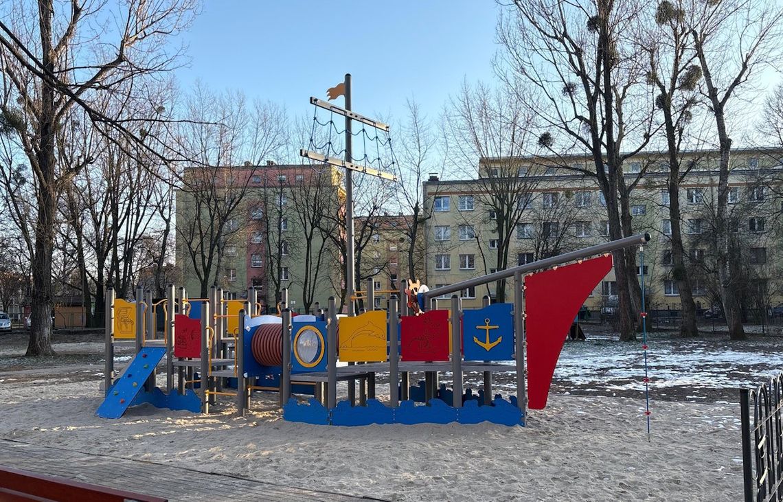 Na "Jordanku" zacumował statek dla najmłodszych. Nowa atrakcja na placu zabaw w Śródmieściu. ZDJĘCIA