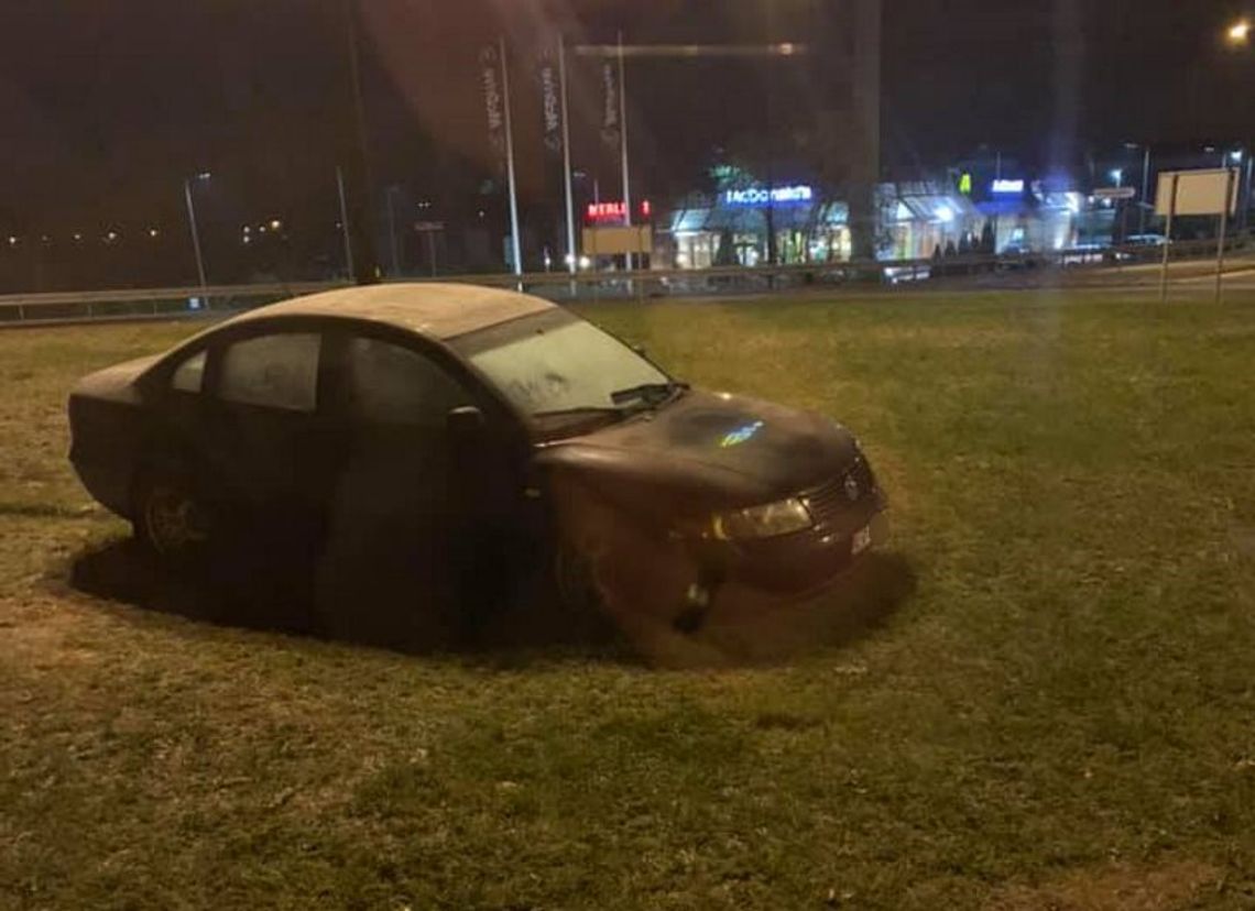 Na rondzie pojechał prosto. Pijany obywatel Ukrainy zatrzymany przez policję