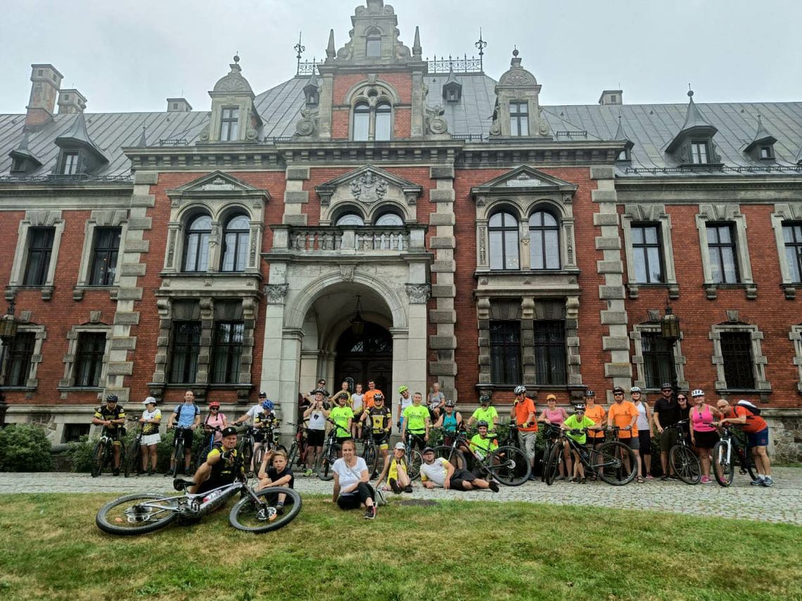 Na rowerach przez księstwo kozielsko-bytomskie. Mieszkańcy Kędzierzyna-Koźla wyruszyli na 70-kilometrowy rajd. ZDJĘCIA